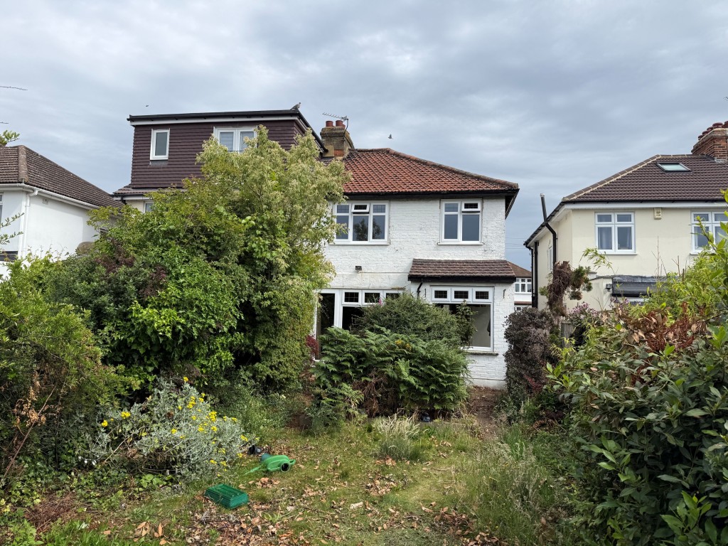 Lot: 90 - SEMI-DETACHED HOUSE FOR IMPROVEMENT - Rear elevation of the semi-detached house from the garden